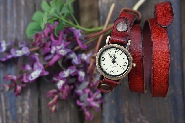 Comment entretenir et protéger sa montre en bois ?