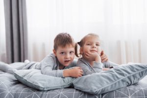 Pourquoi faire porter un pyjama à ses enfants la nuit ?