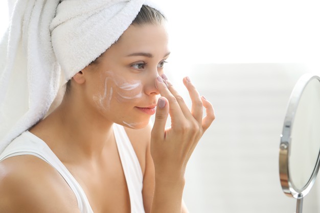 Pourquoi crème de jour et crème de nuit ?