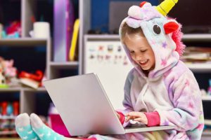 Comment bien porter un pyjama licorne ?