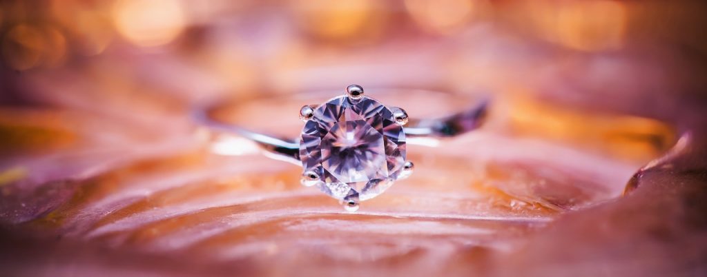 Pourquoi offrir une bague à sa copine ?