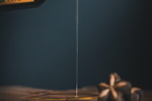 L’huile de nigelle dans la médecine traditionnelle : une histoire millénaire