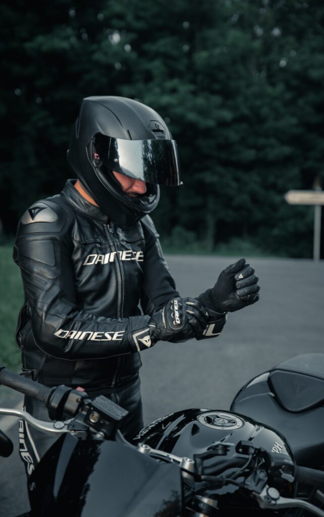 Gants en cuir pour femme : le guide parfait pour un choix élégant et pratique